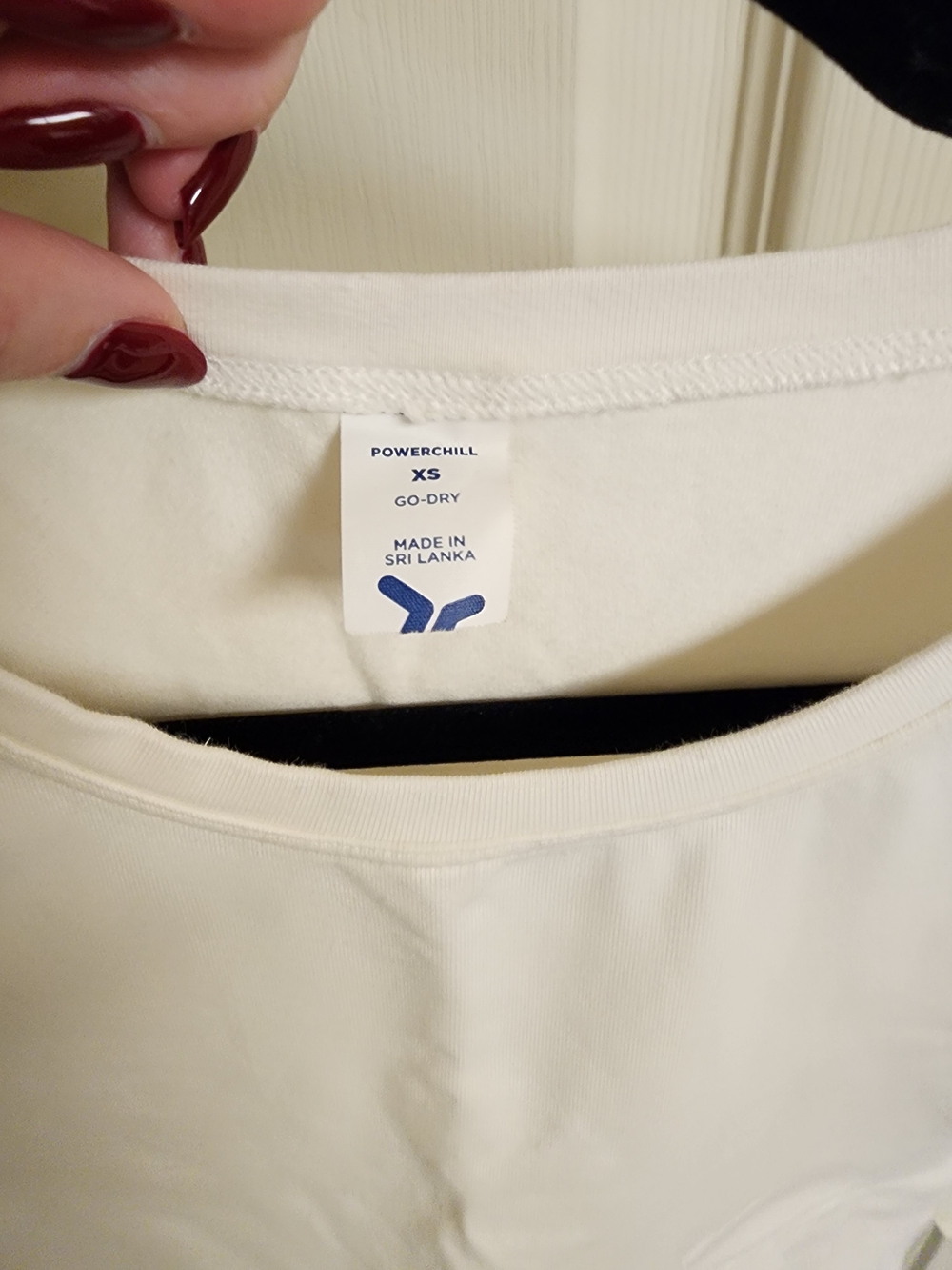 Old Navy White Cropped Tee - Picture 3 of 3